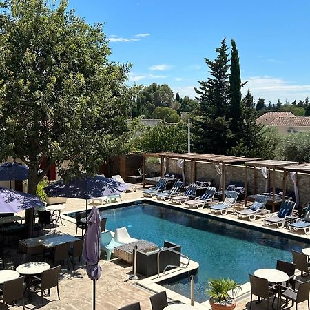 Hotel Le Mas Des Amandiers Graveson Exterior photo