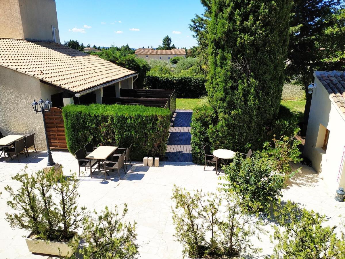 Hotel Le Mas Des Amandiers Graveson Exterior photo
