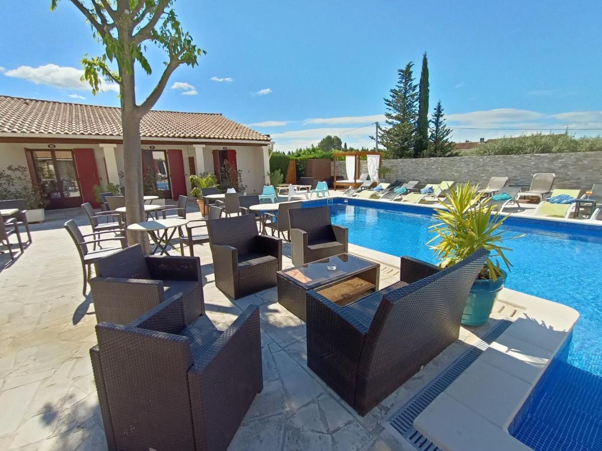 Hotel Le Mas Des Amandiers Graveson Exterior photo