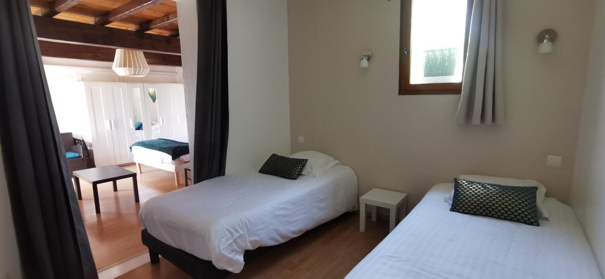 Hotel Le Mas Des Amandiers Graveson Exterior photo