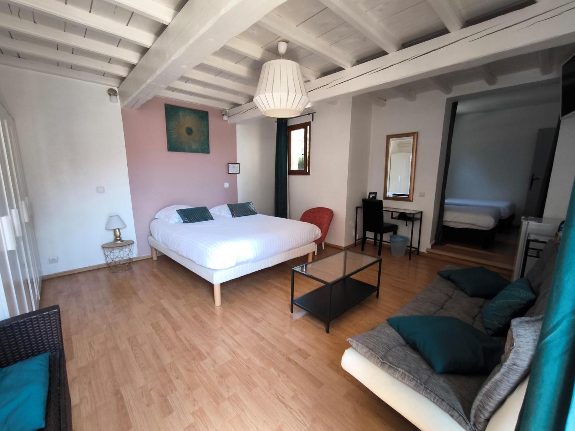 Hotel Le Mas Des Amandiers Graveson Exterior photo